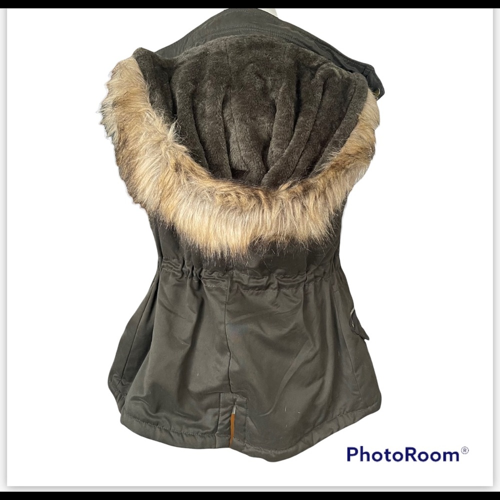 YMI Hunter Green Sherpa Lined Faux Fur Hooded Vest  Size: M